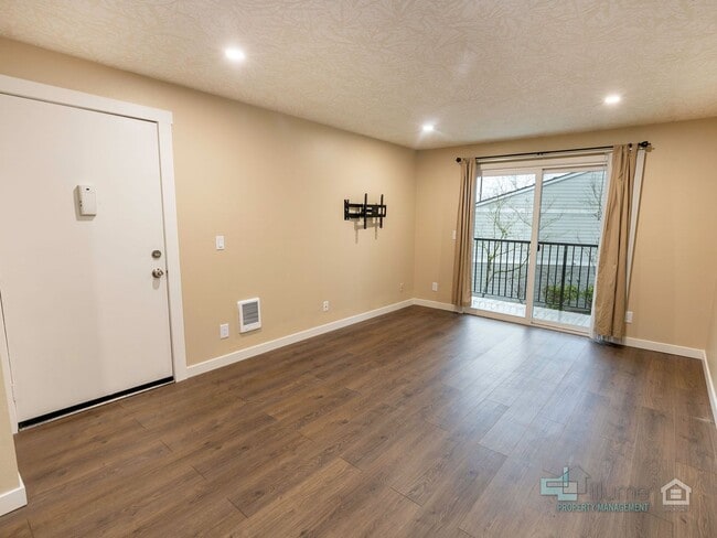 Building Photo - 1 BEDROOM/ 1 BATH BEAUTY!!!