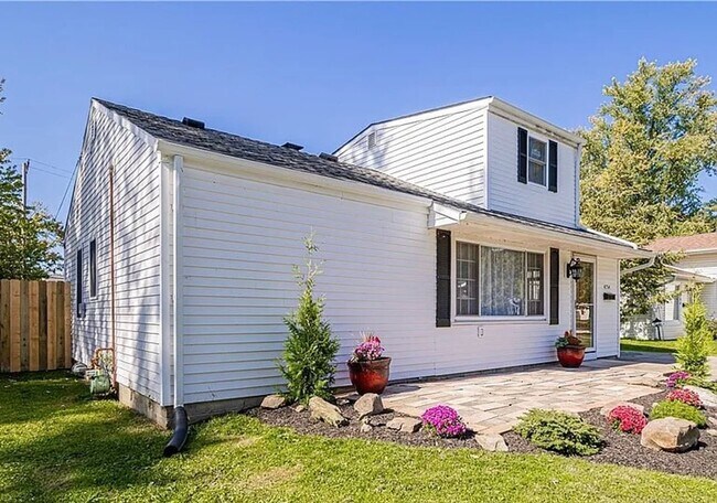 Foto del edificio - Charming Cape Cod - Move In Ready