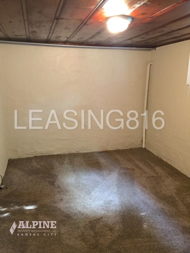 Building Photo - 2931 NE Jewett St