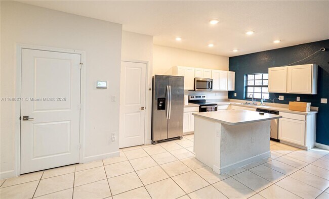Foto del edificio - 1141 SW 6th Ct