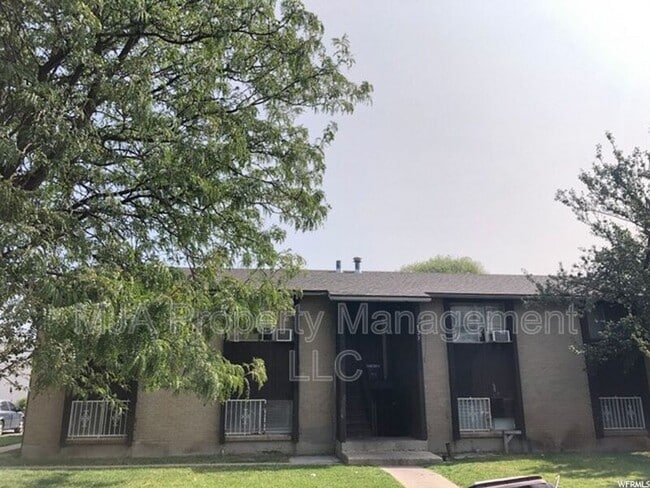 Photo - 2523 S Lakecrest Dr Apartment
