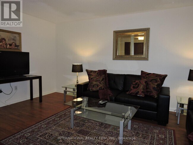 Building Photo - 2453 Baintree Crescent