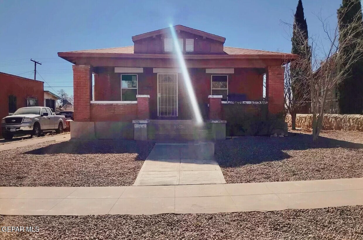 Foto principal - 3716 Jackson Ave