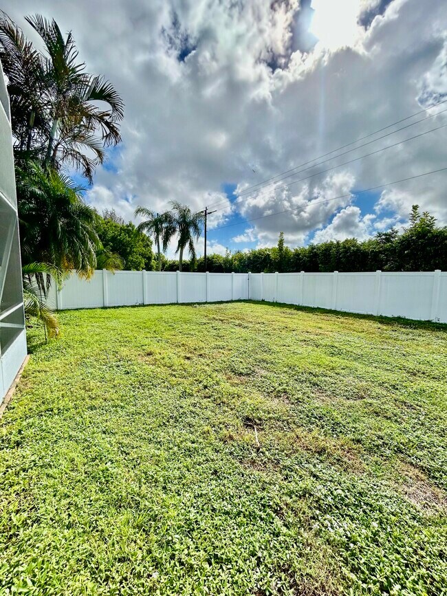 Building Photo - 7818 Stirling Bridge Blvd S