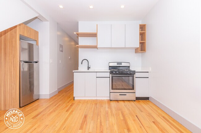 Foto del edificio - 379 S 5th St