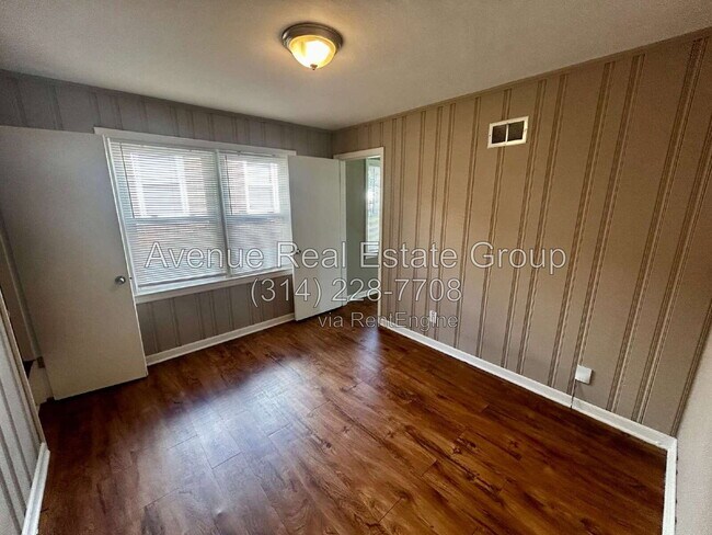 Building Photo - 242 Emerling Dr