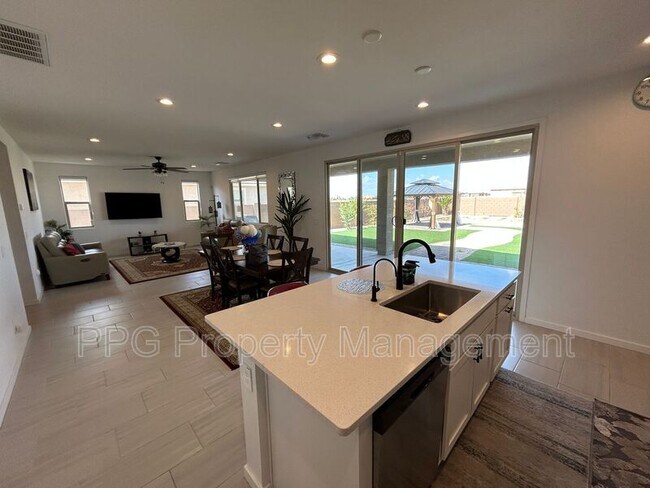Foto del edificio - 2820 N 196th Ln