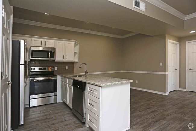 2BR,2BA - 1010SF - KITCHEN - Cypress Pointe