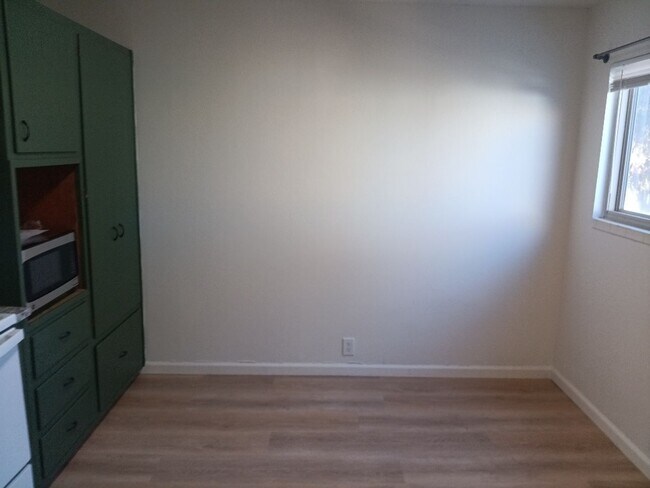 Foto del edificio - Charming 2-bedroom, 1-bathroom! Showings available NOW!