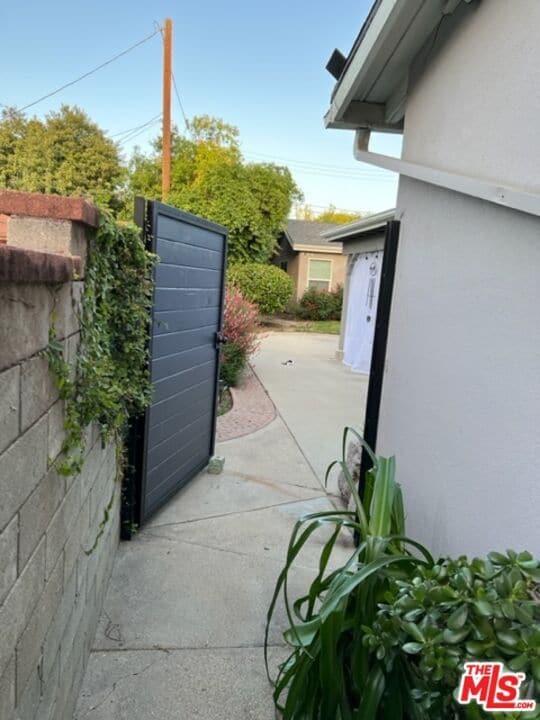 Building Photo - 8630 Lubao Ave