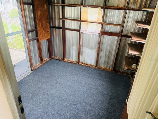 Foto del edificio - 7169 Fairlane Ave