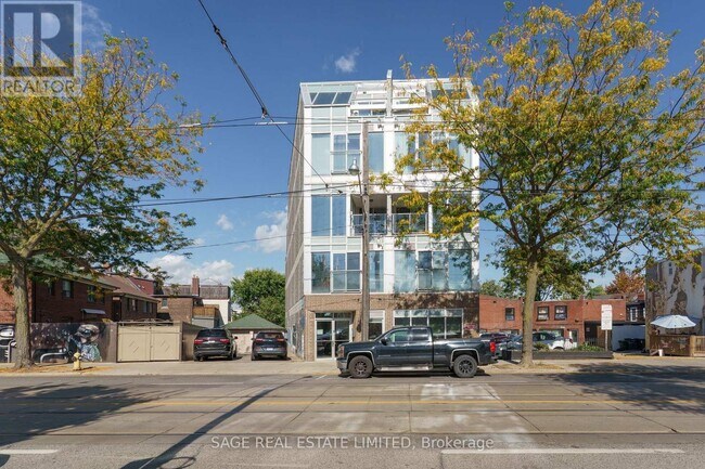 Photo du bâtiment - 1636 Dundas St W