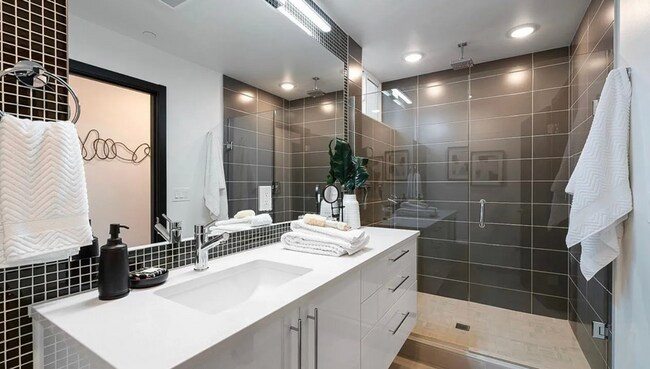 Foto del edificio - 6737 15th Ave NW