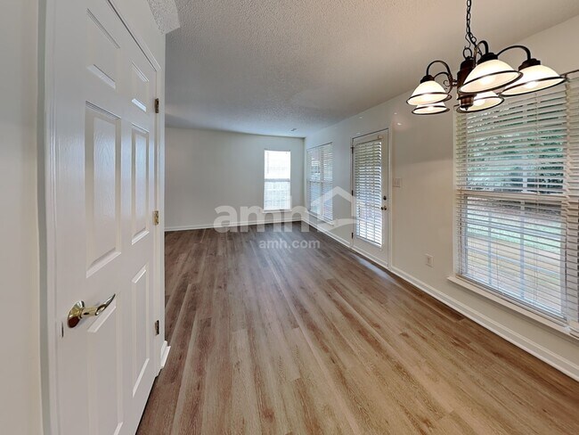Building Photo - 121 Southcliff Dr