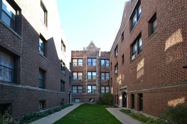 Building Photo - 3121 N Hamlin Ave