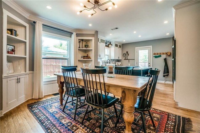 Building Photo - 2311 Barberry Dr