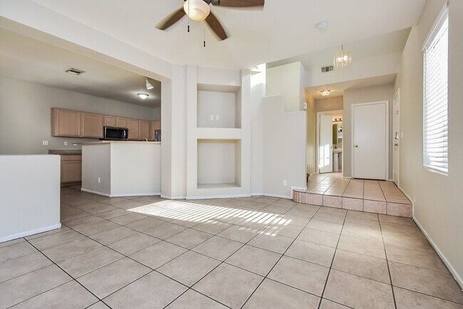 Building Photo - 2501 Lady Elizabeth Ct