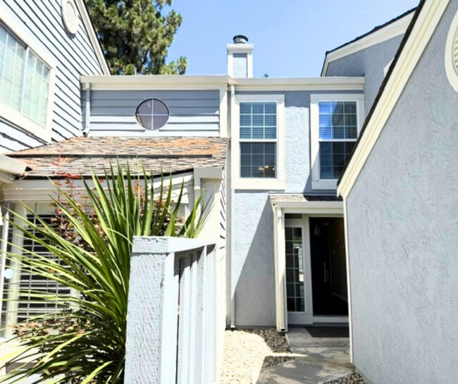 Foto del edificio - Available Now! Beautiful Updated Townhome in Desirable Northwood Commons | 3 Bed, 2.5 Bath