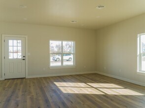 Building Photo - 306 W Truman Dr