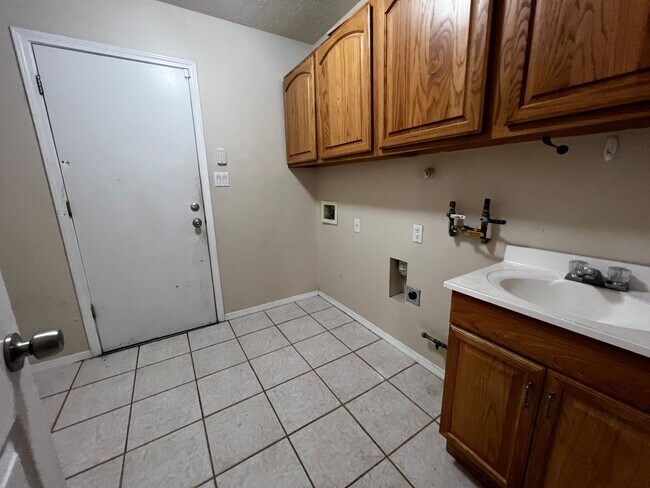 Building Photo - 8716 Ashton Pl NE