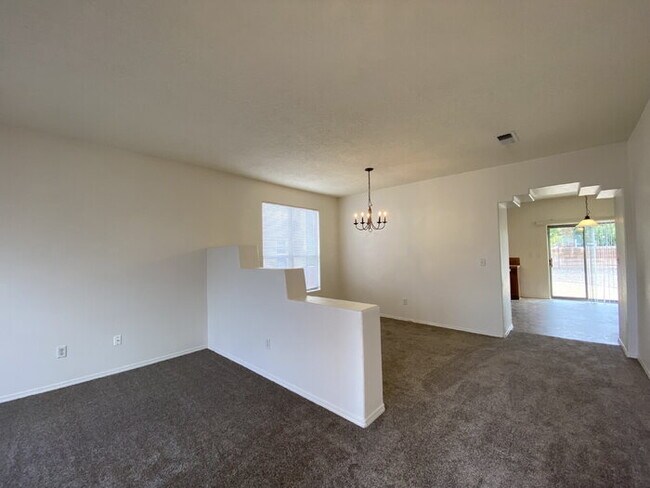 Foto del edificio - 2 STORY SW STYLE HOME W/LOFT