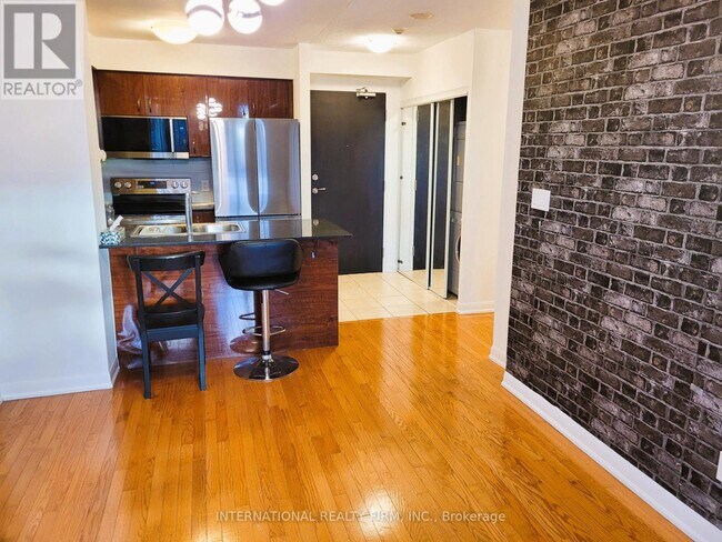 Photo du bâtiment - 5793 Yonge St