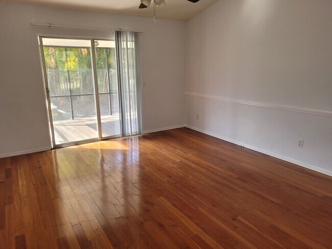 Livingroom - 2725 4th St SW