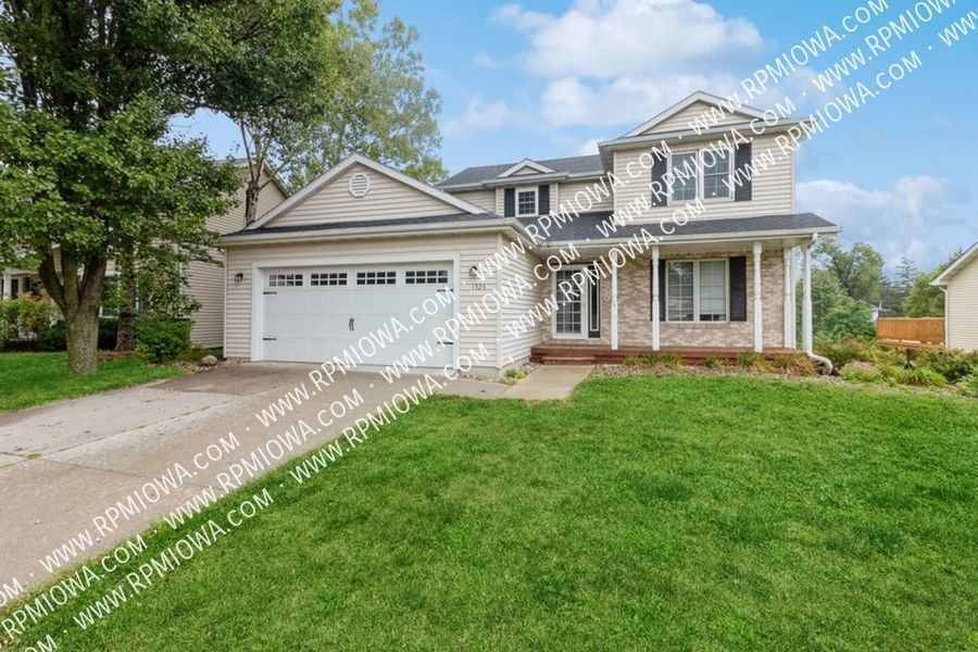 Primary Photo - EXPANSIVE BACK YARD!! 4 Bedroom, 3.5 Bath ...