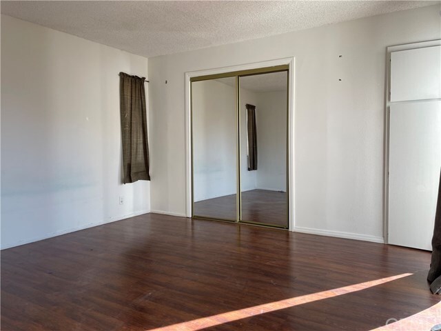 Foto del edificio - 210 W Mission Rd