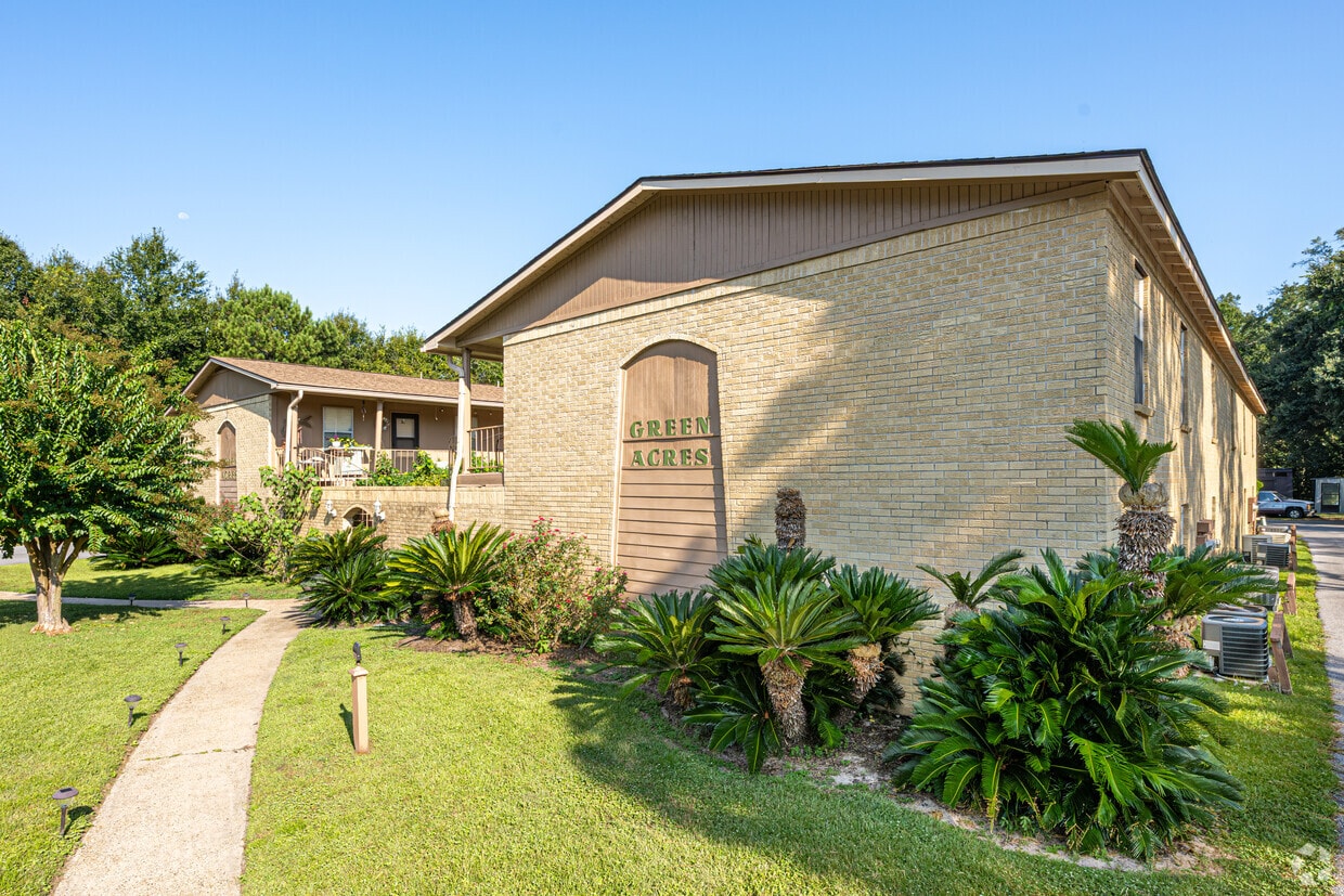 Primary Photo - Green Acres Apartments