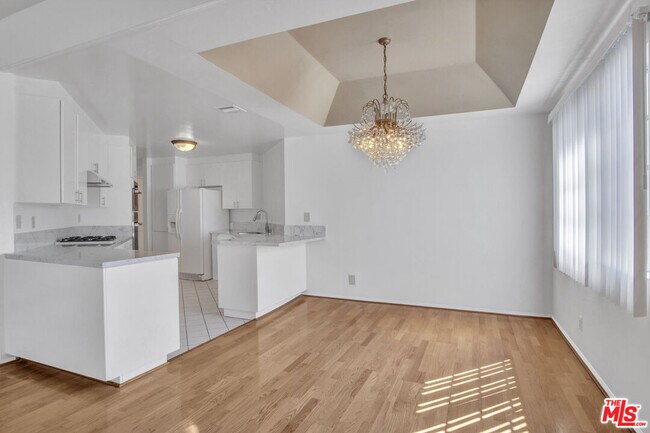 Foto del edificio - 10475 Ashton Ave