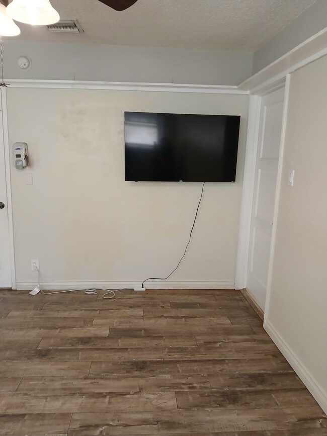 Building Photo - 17641 Tulsa St