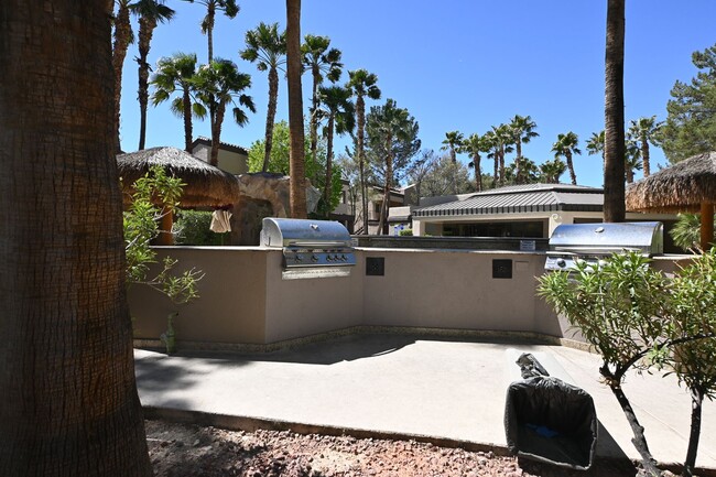 Building Photo - 5250 S Rainbow - 1 Bedroom Condo - Spanish...