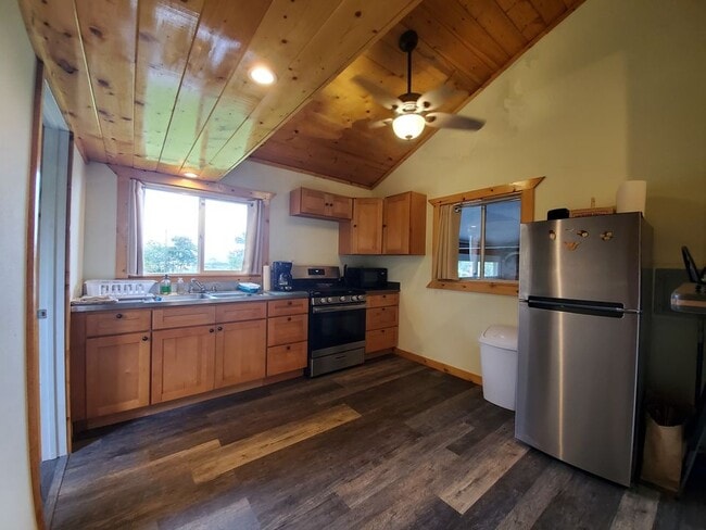 Building Photo - 995 Ainalako Rd