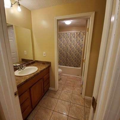 Foto del edificio - 220 Hunt Club Cir