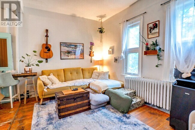 Photo du bâtiment - 930 King St W