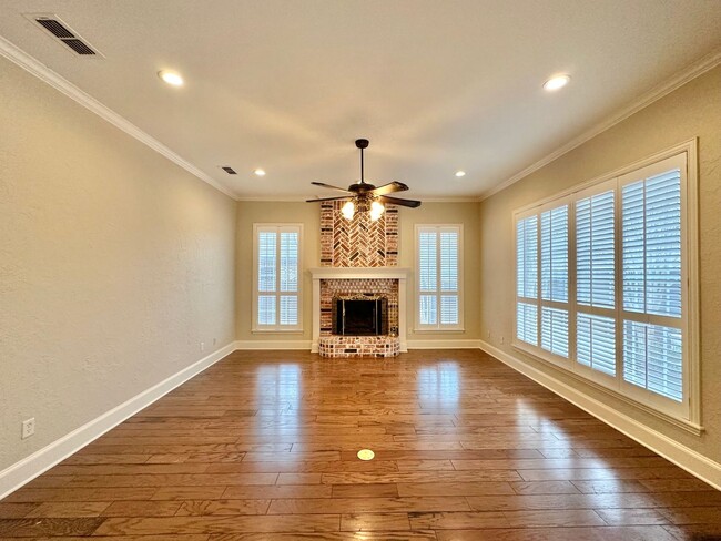 Building Photo - Available Now! 4 Bedroom 2.5 Bath, 3 Car G...