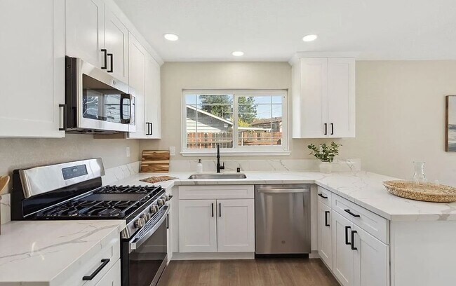 Foto del edificio - 1228 Athena Ave