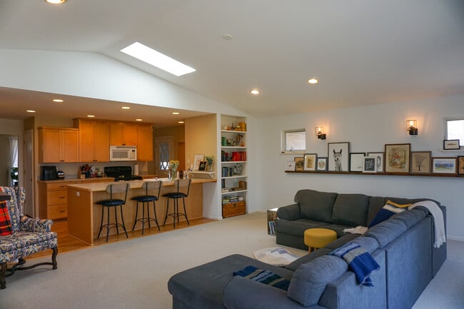 Living room and kitchen - 4060 Victoria St N