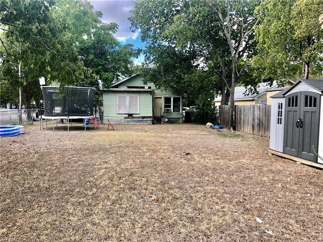 Foto del edificio - 2626 Summer Ave