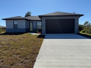 Building Photo - 640 Central St E