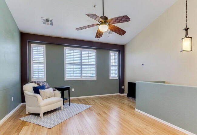 Foto del edificio - 2269 E Huntington Dr