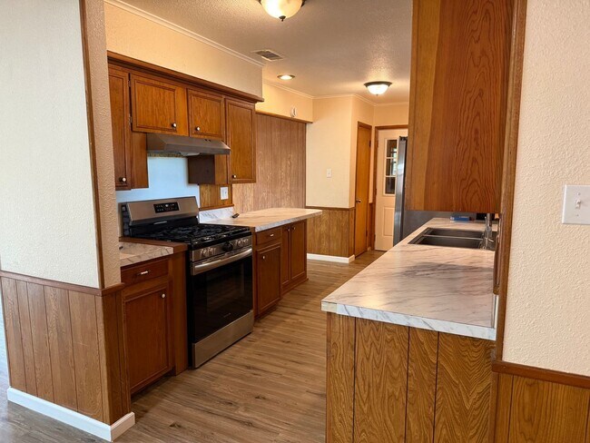Foto del edificio - TEXAS SIZED WHITESBORO HOME FOR LEASE! 4 BEDROOMS-LOTS OF SPACE! HURRY!