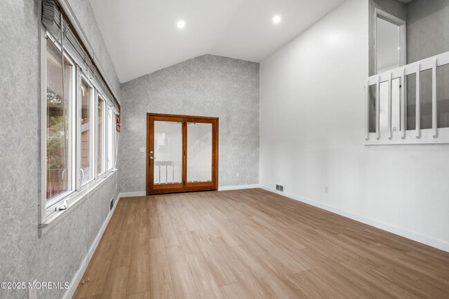 Building Photo - 42 Arno St