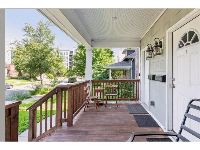 Foto del edificio - 3023 Dupont Ave S