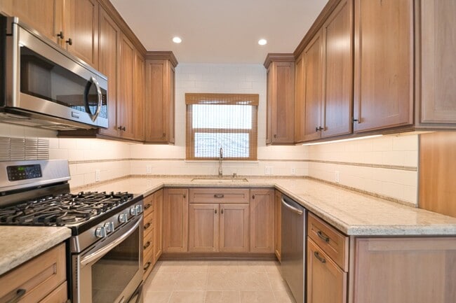 Building Photo - Two Bedroom One Bath Home For Lease