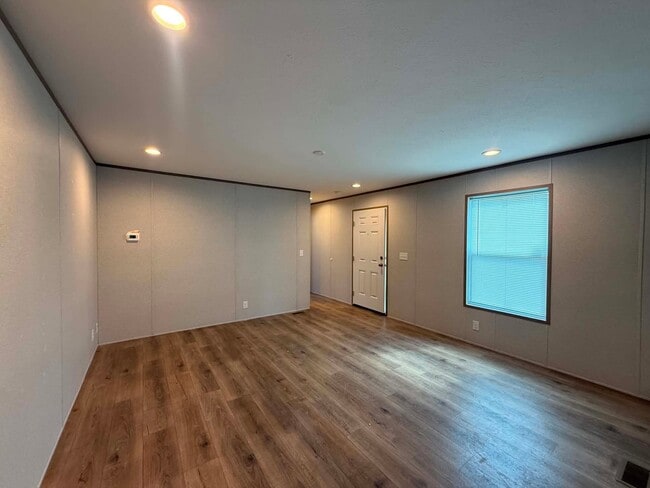 Building Photo - 3451 Ridge Ave