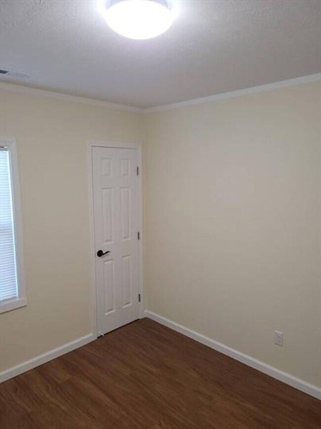 Foto del edificio - 1538 Longfield Ave