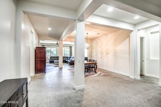 Building Photo - 2847 E Odessa St