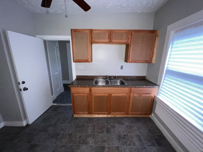 7701 New York Ave Cleveland, OH 44105 – photo 3